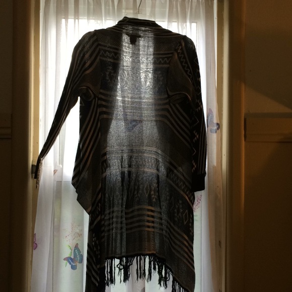 Cover up Sweater - Picture 2 of 2